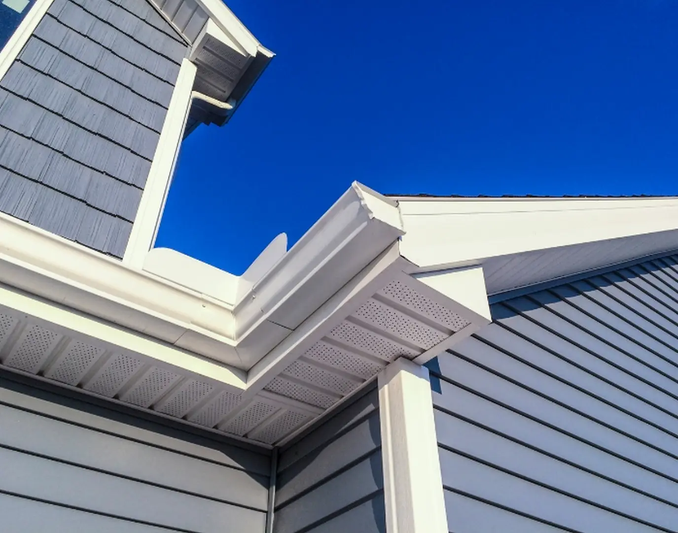 Siding Contractor In Calgary BroConstruction